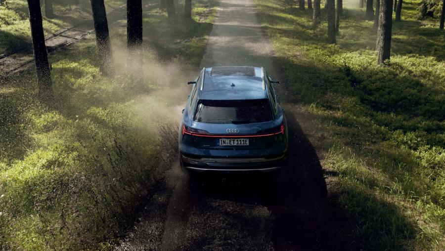  Audi e-tron 55 Quattro 2019 года  (WW) (фото 39 из 452)